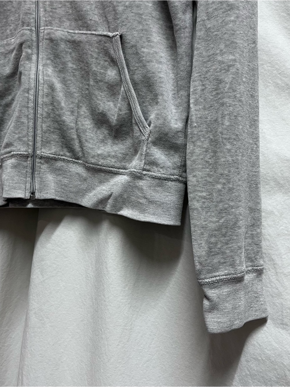 Vintage Juicy Couture Size XL Zip Up Hoodie Made in USA Light Gray Y2K Velour - Picture 4 of 9